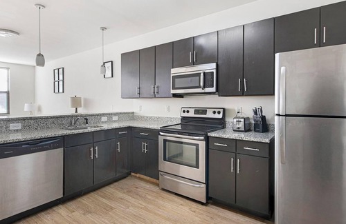 Richmond Apartamento | Landing at The Spectrum Apartments - 2 Bedrooms...