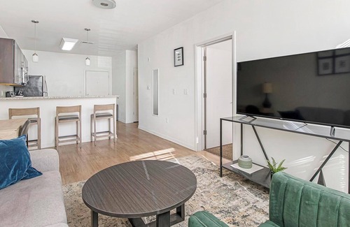 Richmond Apartamento | Landing at The Spectrum Apartments - 2 Bedrooms...