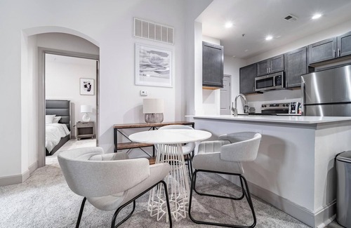Corryville Apartamento | Landing at The Village at Stetson Square - 2 Be...