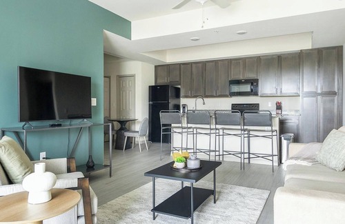 Eastwood Village Apartamento | Landing at The Vistas at Eastwood - 2 Bedrooms ...