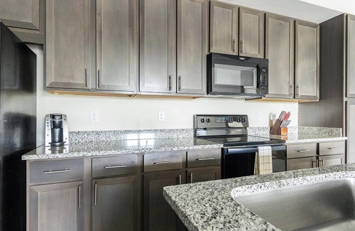 Eastwood Village Apartamento | Landing at The Vistas at Eastwood - 2 Bedrooms ...