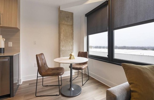 Baileys Crossroads Apartamento | Landing at Three Collective - 1 Bedroom in Falls Church