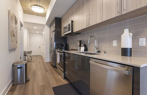 Baileys Crossroads Apartamento | Landing at Three Collective - 1 Bedroom in Falls Church