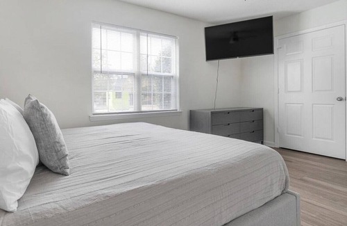 Holly Springs Apartamento | Landing at Trellis Pointe - 2 Bedrooms in Downtown Holly Springs