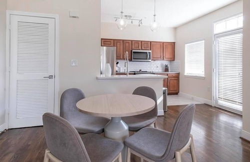 Energy Corridor Apartamento | Landing at Village on Memorial Townhomes - 2 Bedrooms in Energy Corridor