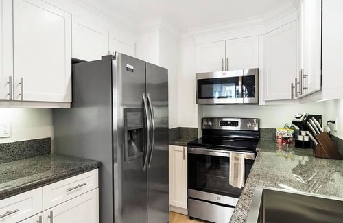 Lakeview Apartamento | Landing at Villaggio on Yarrow Bay - 1 Bedroom in Lakeview