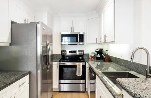 Lakeview Apartamento | Landing at Villaggio on Yarrow Bay - 1 Bedroom in Lakeview
