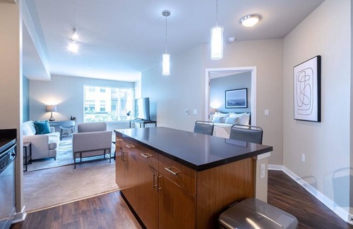 Juanita Apartamento | Landing at Waterscape Juanita Village - 1 Bedroom in South Juanita
