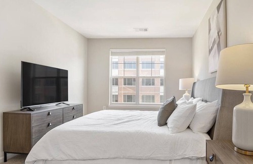 Leesburg Apartamento | Landing at The Metropolitan at Village at Leesburg - 2 Bedrooms in Downtown Leesburg