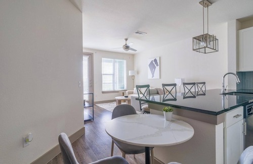 Conroe Apartamento | Landing at Enclave at Woodland Lakes - 1 Bedroo...