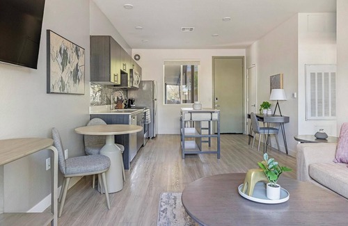 Maryvale Village Apartamento | Landing | Beautiful 1BD, Clubhouse, Yoga Studio