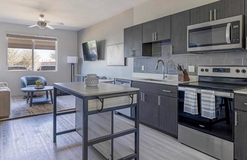 Maryvale Village Apartamento | Landing | Beautiful 1BD, Clubhouse, Yoga Studio
