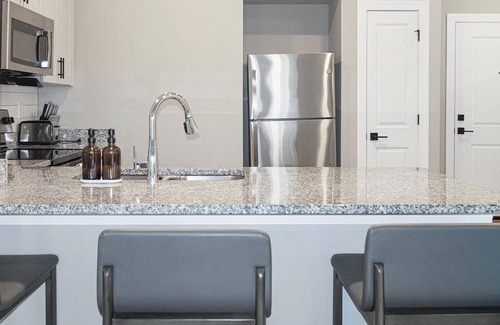 Fort Myers Apartamento | Landing | Amazing 2BD, Pool, Gym