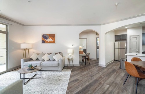 Corryville Apartamento | Landing | Beautiful 2BD, Pool, Clubhouse