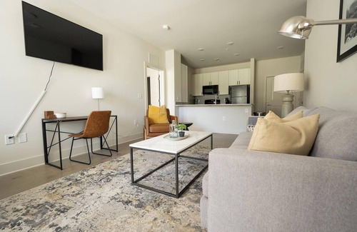 Charlotte Apartamento | Landing | Beautiful 2BD, Gym, Pool