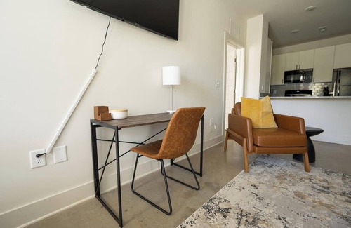 Charlotte Apartamento | Landing | Beautiful 2BD, Gym, Pool