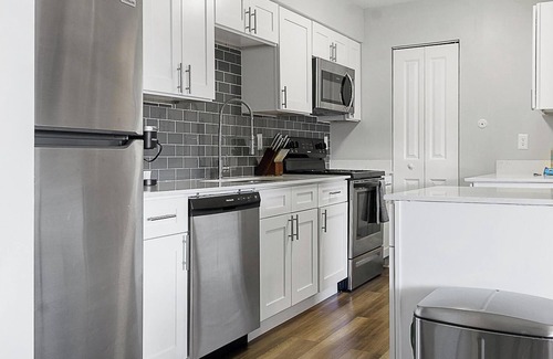 Indianapolis Apartamento | Landing | Beautiful 1BD, Gym, Courtyard