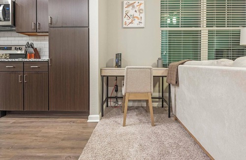 Chesterfield Apartamento | Landing | Chic 1BD, Gym, Pool