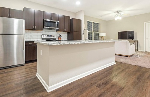 Chesterfield Apartamento | Landing | Chic 1BD, Gym, Pool
