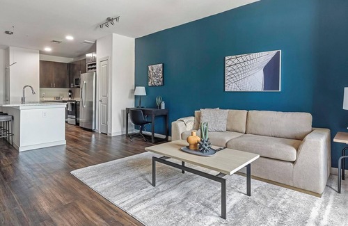 Wetmore Apartamento | Landing | Chic 1BD, Gym, Pool