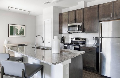 Dallas Apartamento | Landing | Chic 1BD, Pool, Gym