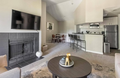 Sunbeam Apartamento | Landing | Stunning 2BD, Pool, Courtyard
