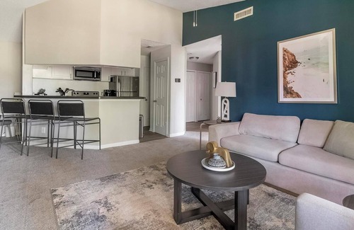 Sunbeam Apartamento | Landing | Stunning 2BD, Pool, Courtyard
