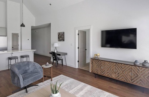Athens Apartamento | Landing | Chic 2BD, Gym, Clubhouse