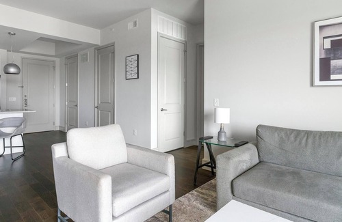 Houston Apartamento | Landing | Chic 2BD, Pool, Tennis Court