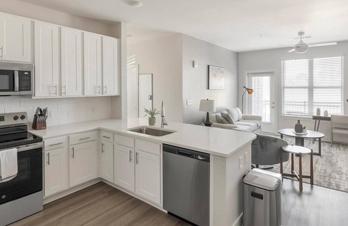 Belle Mina Apartamento | Landing | Chic 2BD, Yoga Studio, Clubhouse