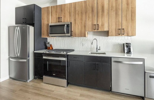 Englewood Apartamento | Landing | Chic Studio, Gym, Rooftop Lounge