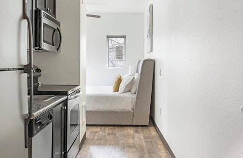 Pearl District Apartamento | Landing | Chic Studio, Gym, Courtyard