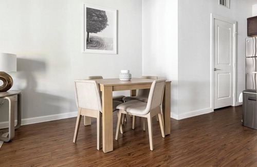 Buda Apartamento | Landing | Stylish 1BD, Pool, Clubhouse