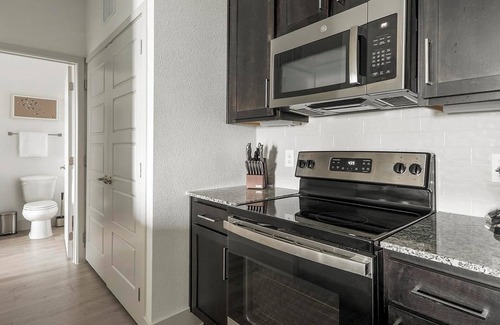 Austin Apartamento | Landing | Incredible 1BD, Pool, Gym