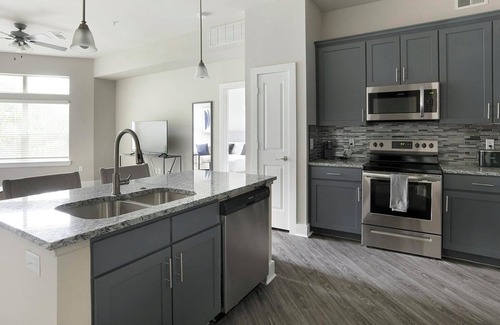 Nassau Bay Apartamento | Landing at Voyager at Space Center - 1 Bedroom ...