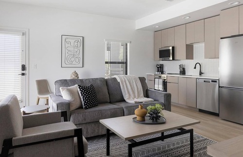 North Mountain Apartamento | Landing | Incredible 1BD, Gym, Game Room