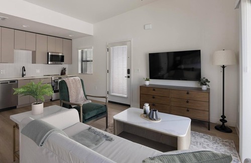 North Mountain Apartamento | Landing | Incredible 1BD, Clubhouse, Pool