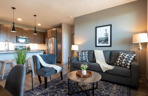 Montopolis Apartamento | Landing | Chic 2BD, Game Room, Gym