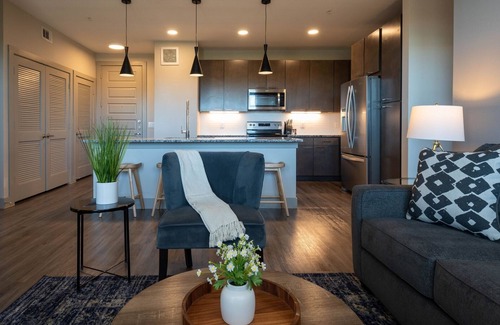 Montopolis Apartamento | Landing | Chic 2BD, Game Room, Gym