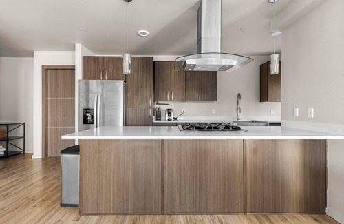 Hayden Island Apartamento | Landing | Incredible 2BD, Courtyard, Gym