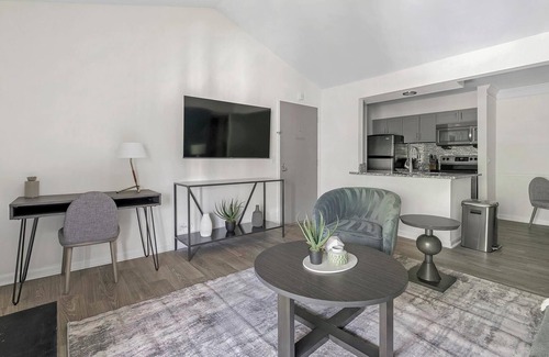Green Hills Apartamento | Landing | Modern 1BD, Courtyard, Gym