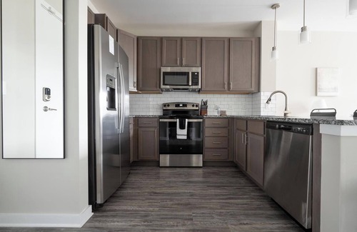 Huntersville Apartamento | Landing | Modern 1BD, Game Room, Gym