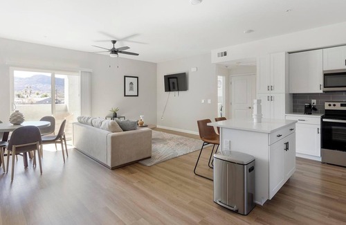 Townsite Apartamento | Landing | Modern 1BD, Pool, Rooftop Lounge