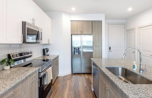 Fate Apartamento | Landing | Chic 1BD, Clubhouse, Pool