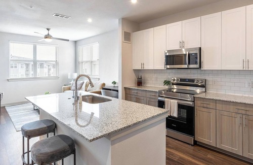 Fate Apartamento | Landing | Chic 1BD, Clubhouse, Pool