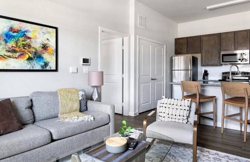 Dallas Apartamento | Landing | Modern 1BD, Pool, Gym