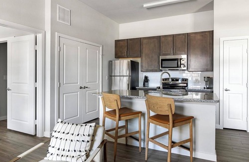 Dallas Apartamento | Landing | Modern 1BD, Pool, Gym