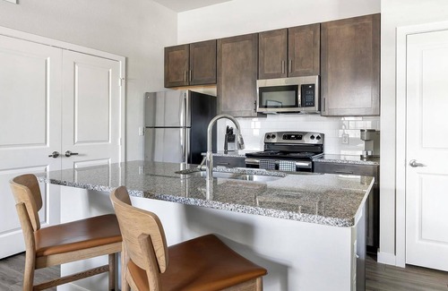 Dallas Apartamento | Landing | Modern 1BD, Pool, Gym