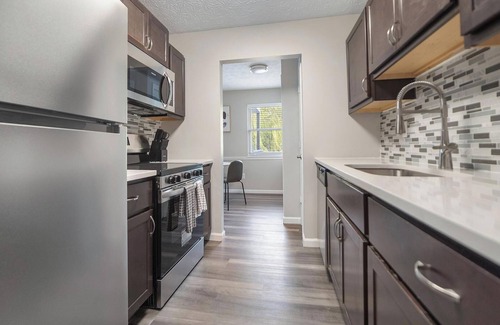 Indianapolis Apartamento | Landing | Modern 1BD, Game Room, Pool