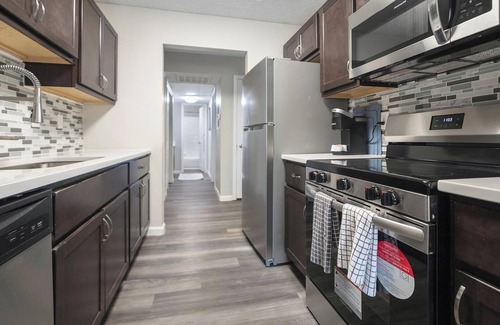 Indianapolis Apartamento | Landing | Modern 1BD, Game Room, Pool